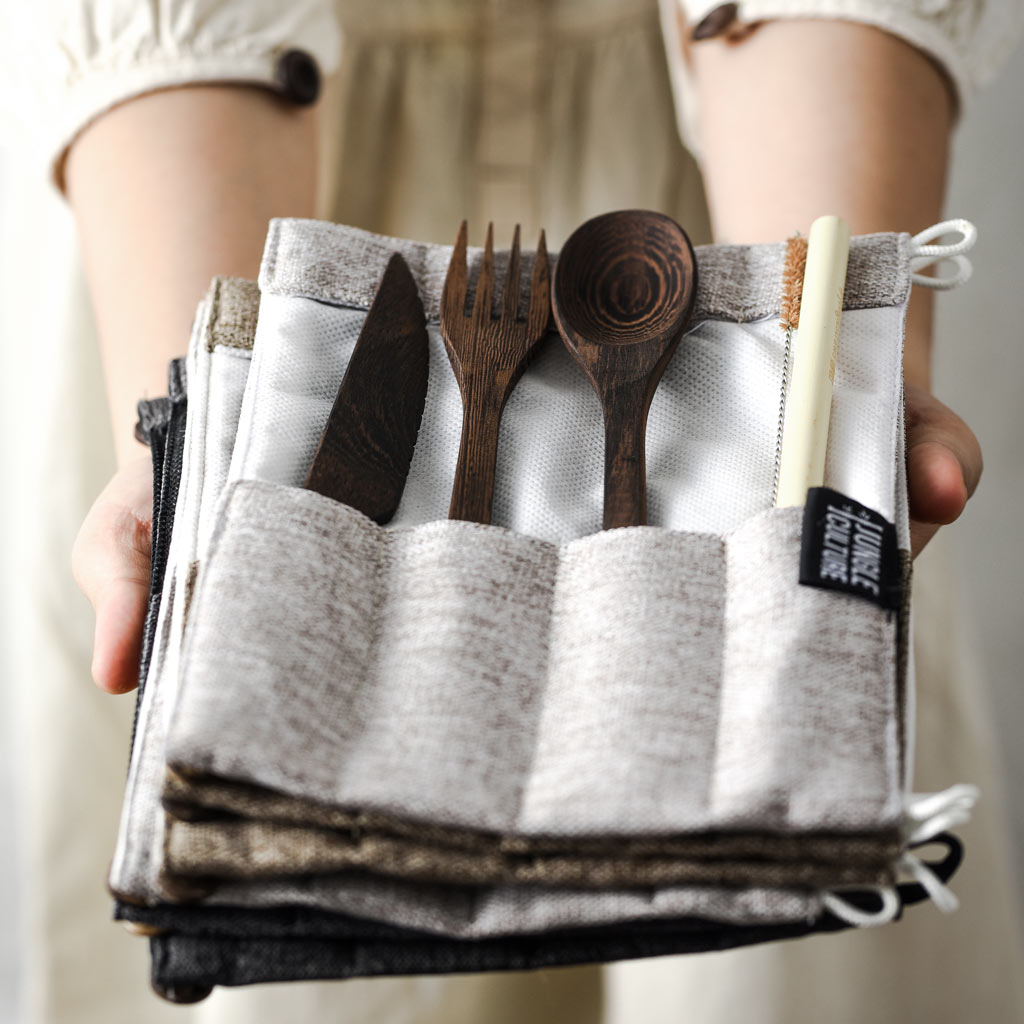 Dark Wood Cutlery Set (Light grey bag) - Imagen 4